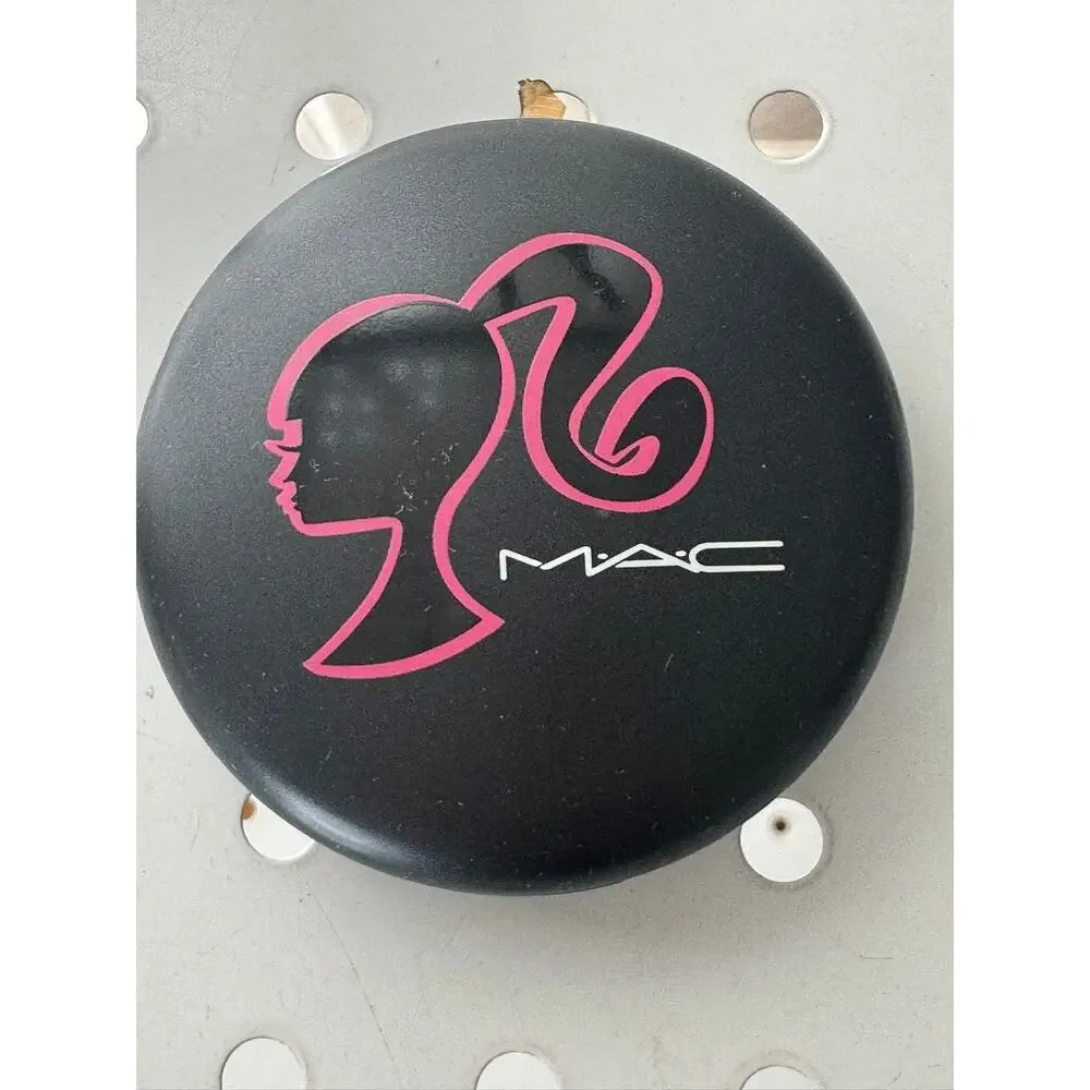 MAC Barbie Beauty Powder in E17